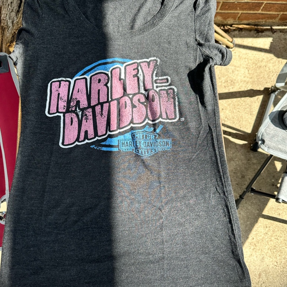 Women’s Size Medium Tshirt